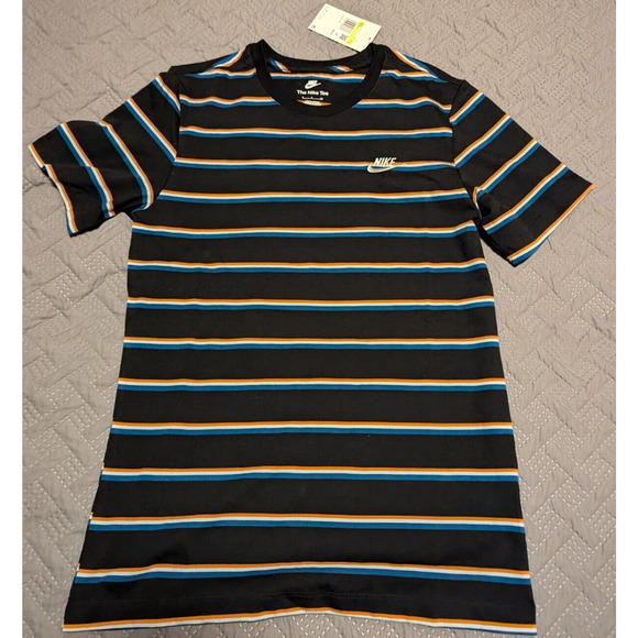Nike Sportswear Club Stripe Embroidered Logo T-Shirt Tee Men's S DZ2985-011 - Picture 1 of 9